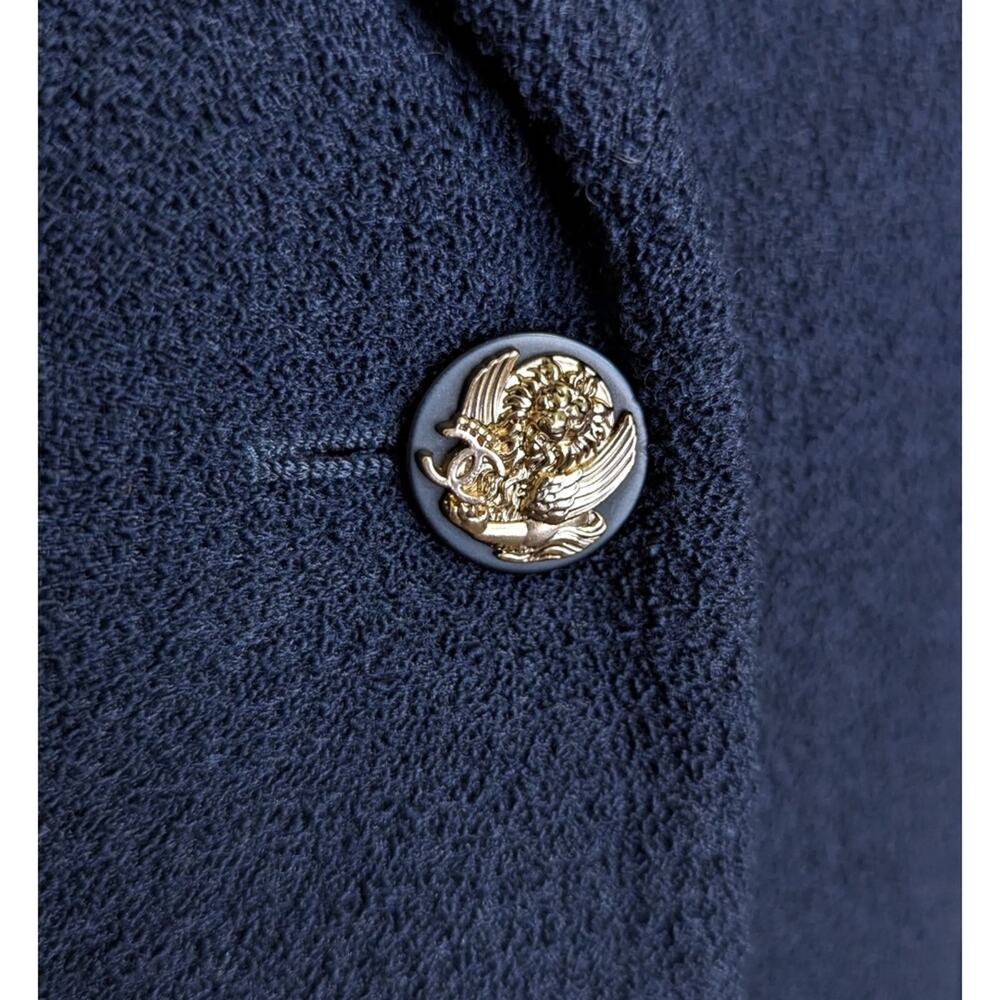 Chanel Cruise 2010  (10C) Jacket Navy Boucle Blazer Gold CC Buttons FR 38 US 6 - Picture 5 of 11